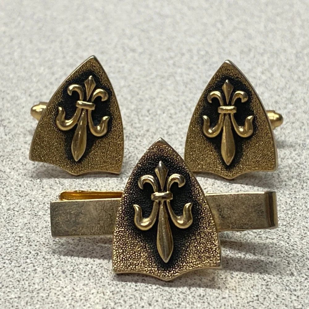 Vintage SWANK Gold Tone Fleur de Lis Old Money Cufflink Tie Bar Set Formal Wear
